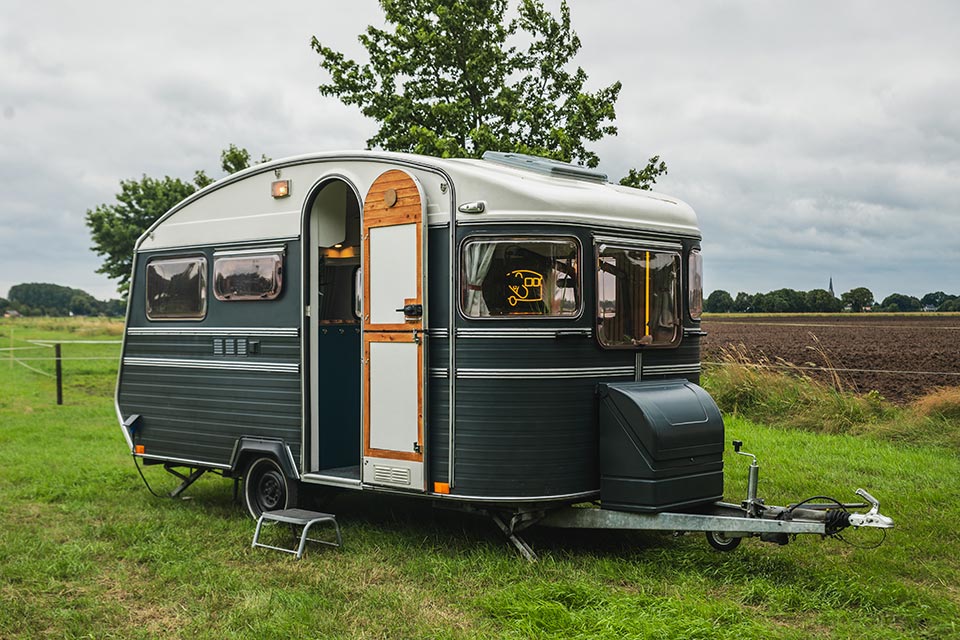 De Podcast Caravan zijaanzicht