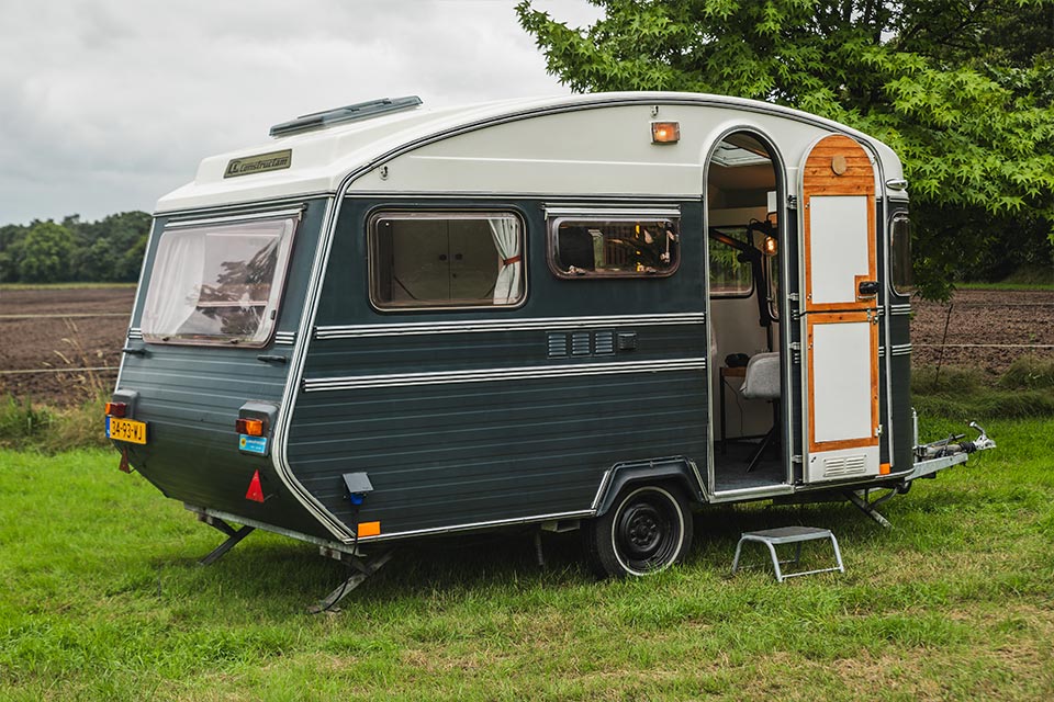 De Podcast Caravan achteraanzicht